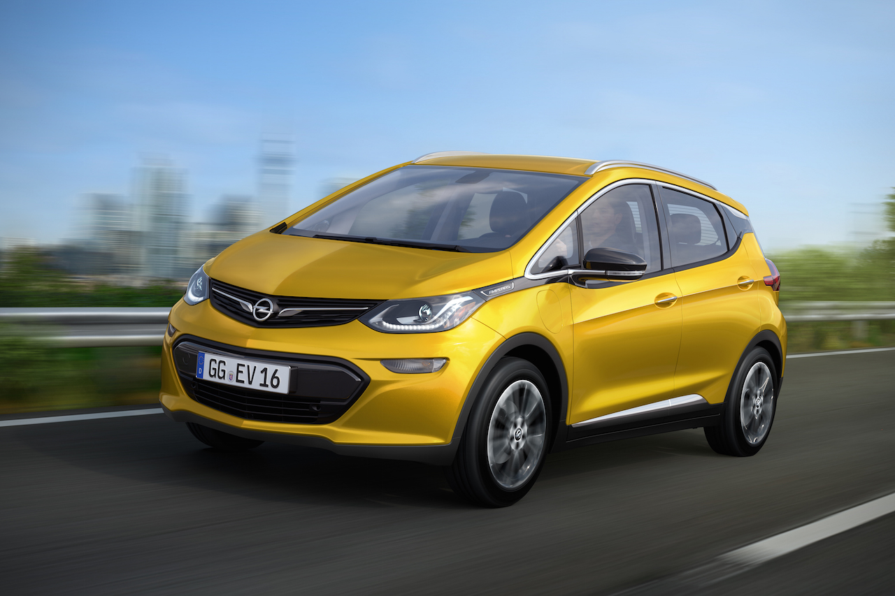Met de Opel Ampera-e heeft Opel vanaf 2017 een volledig elektrische auto met vijf zitplaatsen in het gamma. De Ampera-e is gebaseerd op de Chevrolet Bolt en heeft ruim 300 kilometer actieradius.