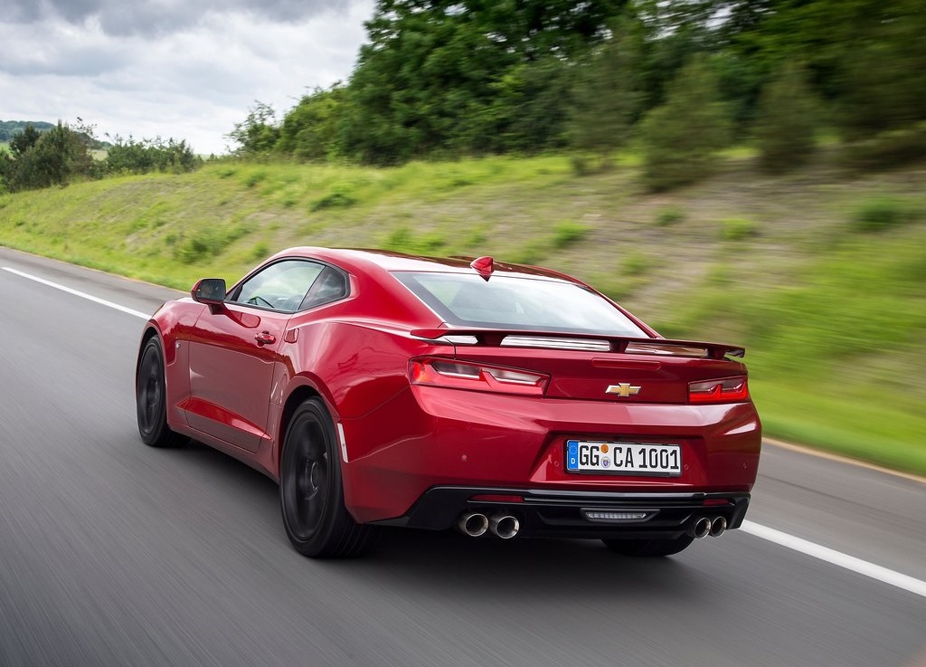Chevrolet biedt ook een viercilinderversie van de Camaro, waarmee de auto in Nederland relatief betaalbaar wordt. Hoe bevalt die? Een rijtest!