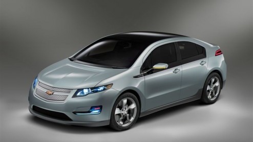 General Motors presenteert het productiemodel van de Chevrolet Volt, waarmee ruim 60 kilometer emissievrij kan worden gereden. Het concern noemt de onthulling een nieuw tijdperk. Toch moeten we nog we