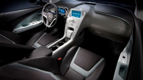 General Motors presenteert het productiemodel van de Chevrolet Volt, waarmee ruim 60 kilometer emissievrij kan worden gereden. Het concern noemt de onthulling een nieuw tijdperk. Toch moeten we nog we