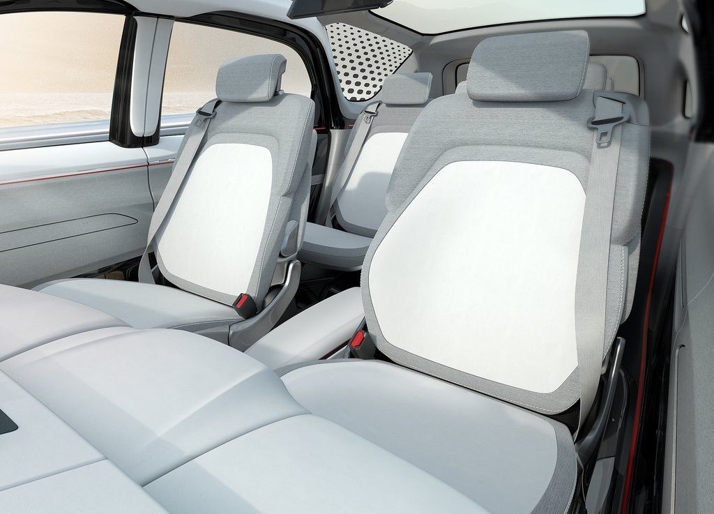Chrysler heeft het doek getrokken van de Portal Concept, een volledig elektrische en op millenials gerichte MPV met autonome rijtechnologie.