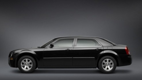 Mocht je een benauwd gevoel krijgen in de Chrysler 300C dan heeft Chrysler daar een oplossing voor. Op de autoshow van New York presenter het bedrijf namelijk een verlengde versie van zowel de 300C se