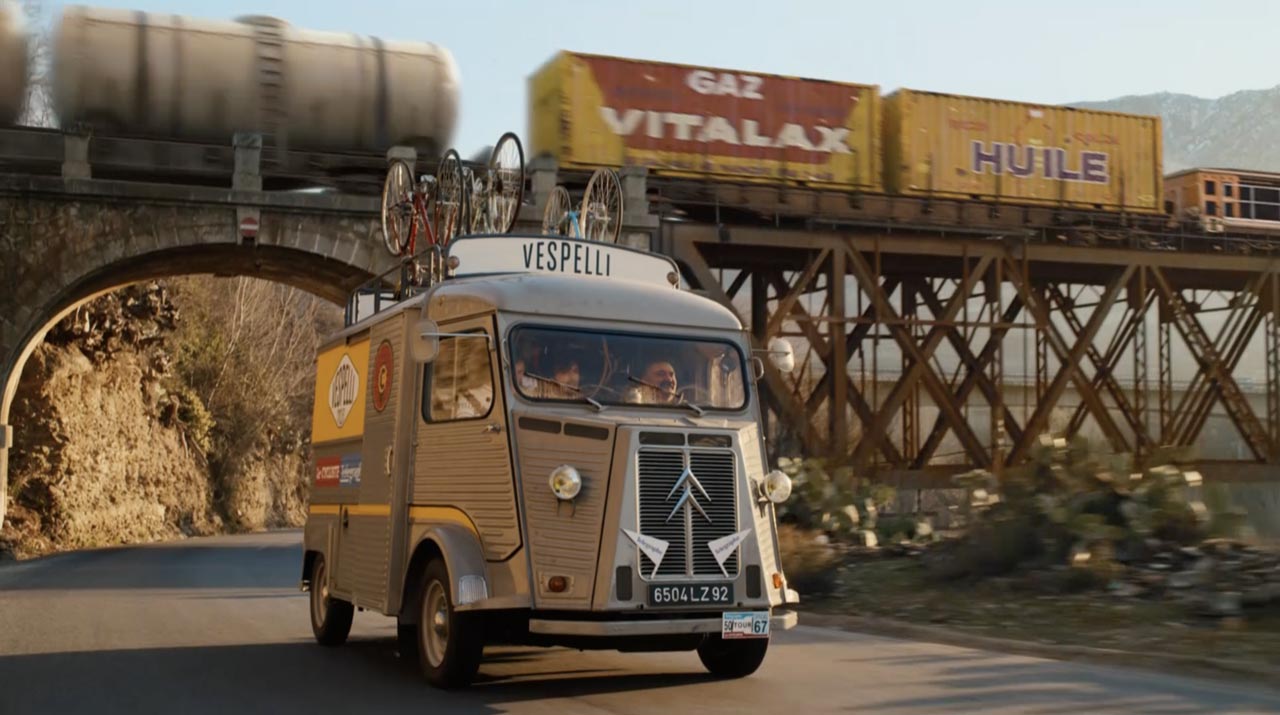 IN een nieuwe reclamespot brengt Citron haar historie van bijna 100 jaar in beeld met een 2CV, Mhari, CX, Visa, C3 Aircross en C4 Cactus.