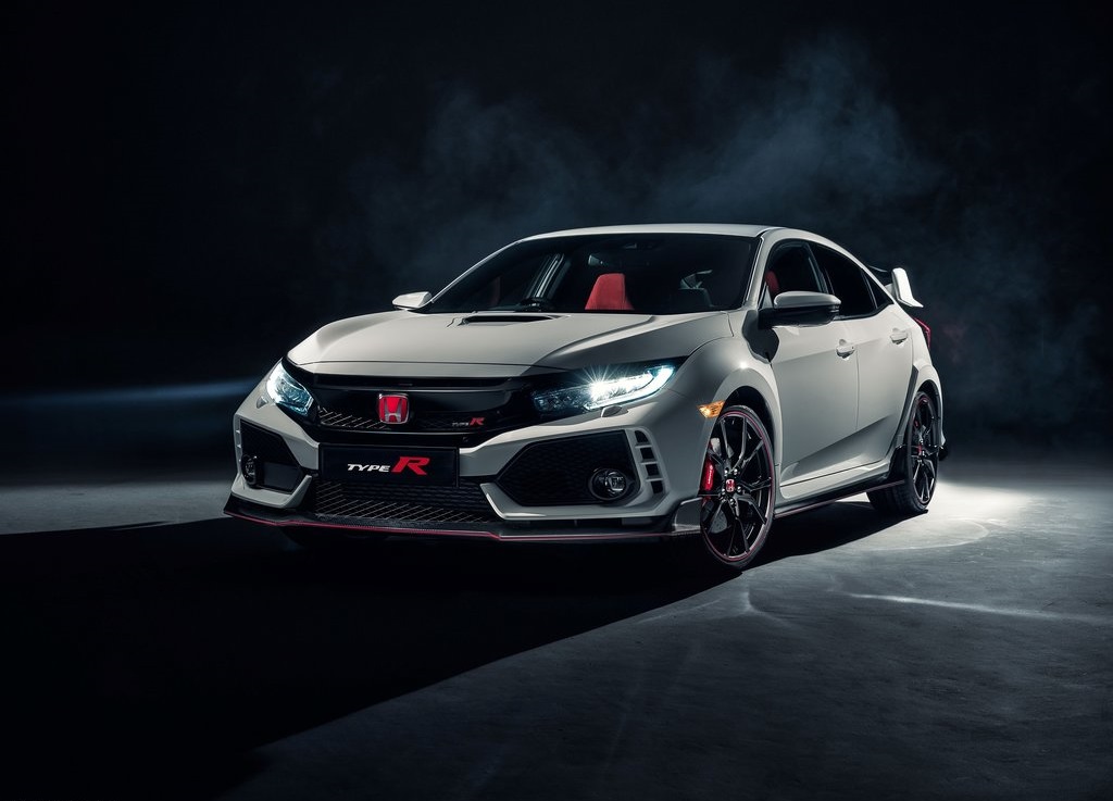 Honda presenteert de nieuwe Civic in zijn wildste uitdossing: de Type R. De productieversie van de auto blijkt maar weinig af te wijken van het eerder getoonde prototype.