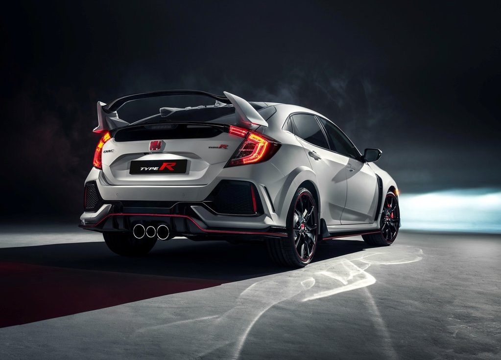 Honda presenteert de nieuwe Civic in zijn wildste uitdossing: de Type R. De productieversie van de auto blijkt maar weinig af te wijken van het eerder getoonde prototype.