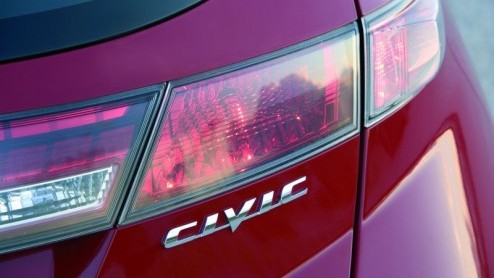 Honda gaat in London het de nieuwe Civic drie deurs voorstellen aan het publiek. De vijf deurs is al een tijdje leverbaar, het was dus wachten op de variant met 2 deuren minder. The British Motorshow 