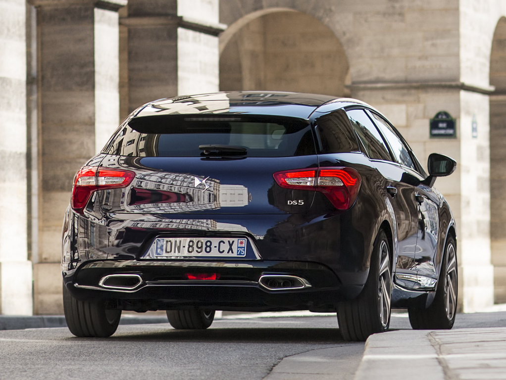 Autotest nieuwe DS5, het faceliftmodel van de Citro?n DS 5. We rijden de Fransoos met de BlueHDi 180 inclusief automaat en dat is een heerlijkheid.