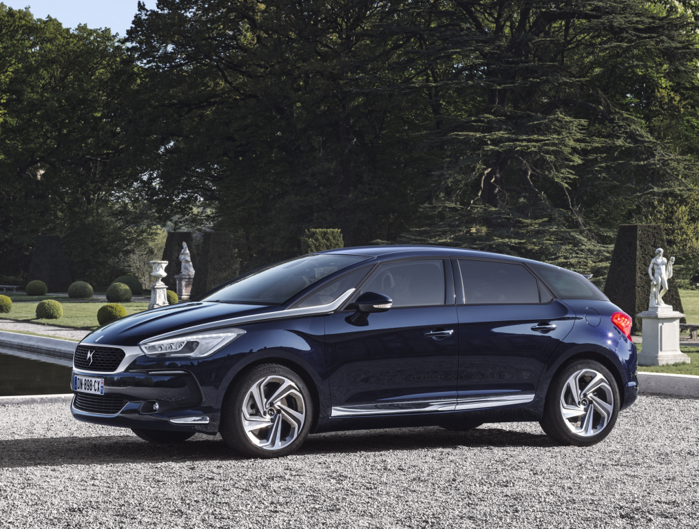Autotest nieuwe DS5, het faceliftmodel van de Citro?n DS 5. We rijden de Fransoos met de BlueHDi 180 inclusief automaat en dat is een heerlijkheid.