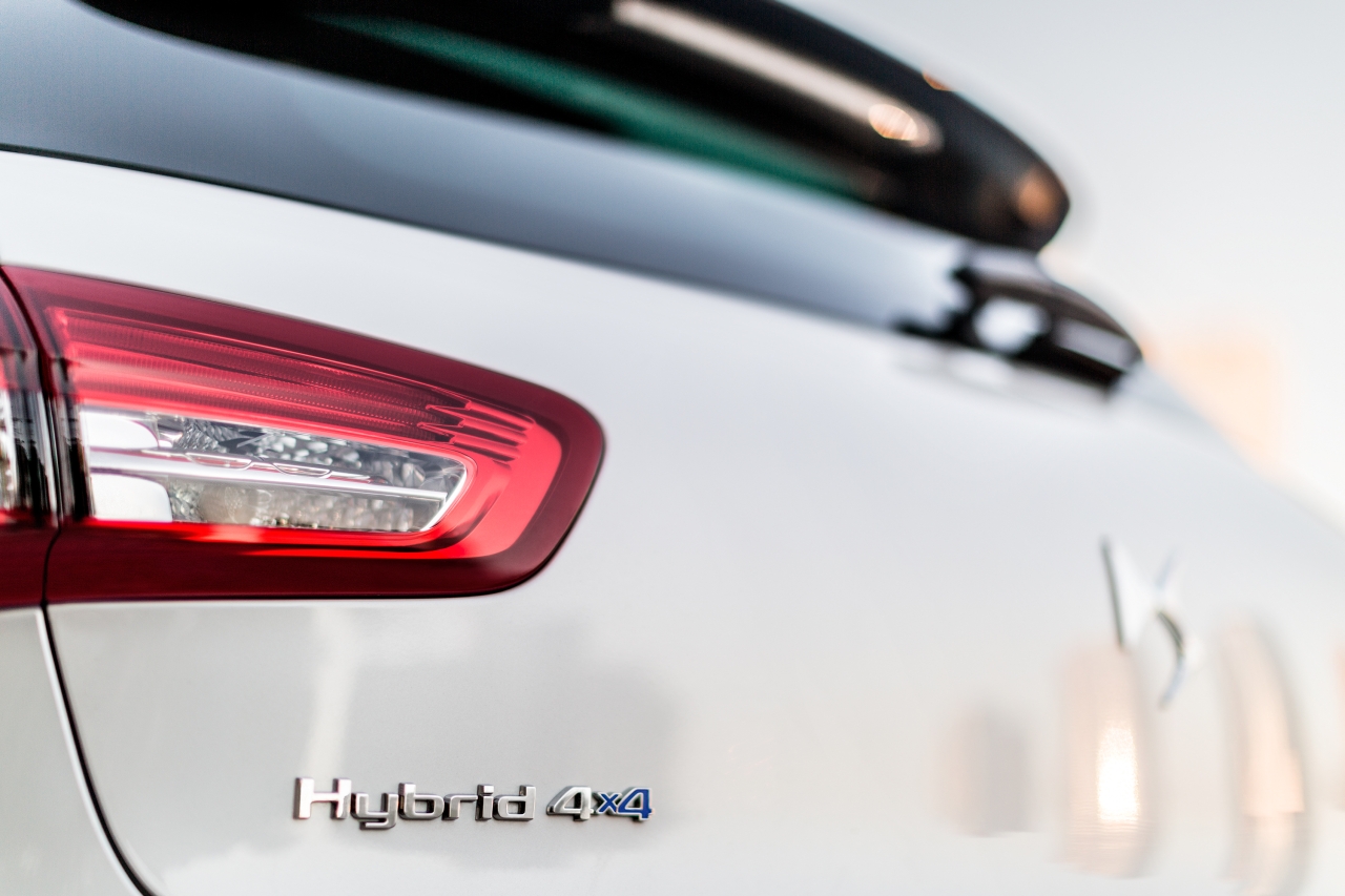 Autotest nieuwe DS5, het faceliftmodel van de Citro?n DS 5. We rijden de Fransoos met de BlueHDi 180 inclusief automaat en dat is een heerlijkheid.