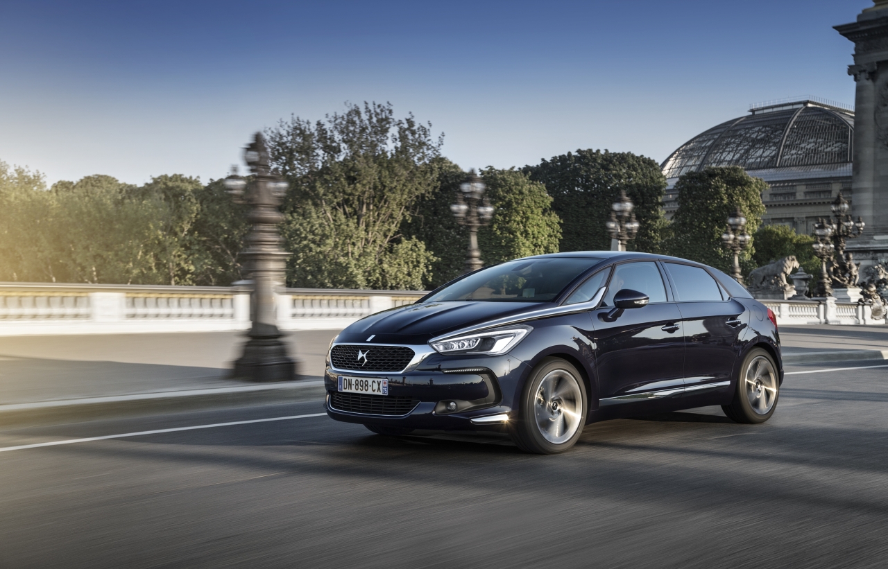 Autotest nieuwe DS5, het faceliftmodel van de Citro?n DS 5. We rijden de Fransoos met de BlueHDi 180 inclusief automaat en dat is een heerlijkheid.