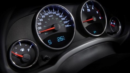 Om ons Europeanen het nog meer naar de zin te maken in een Amerikaan als de Jeep Compass en Patriot, zijn beide broers voorzien van een luxueuzer interieur en blijven rijgeluiden nu beter buiten de de