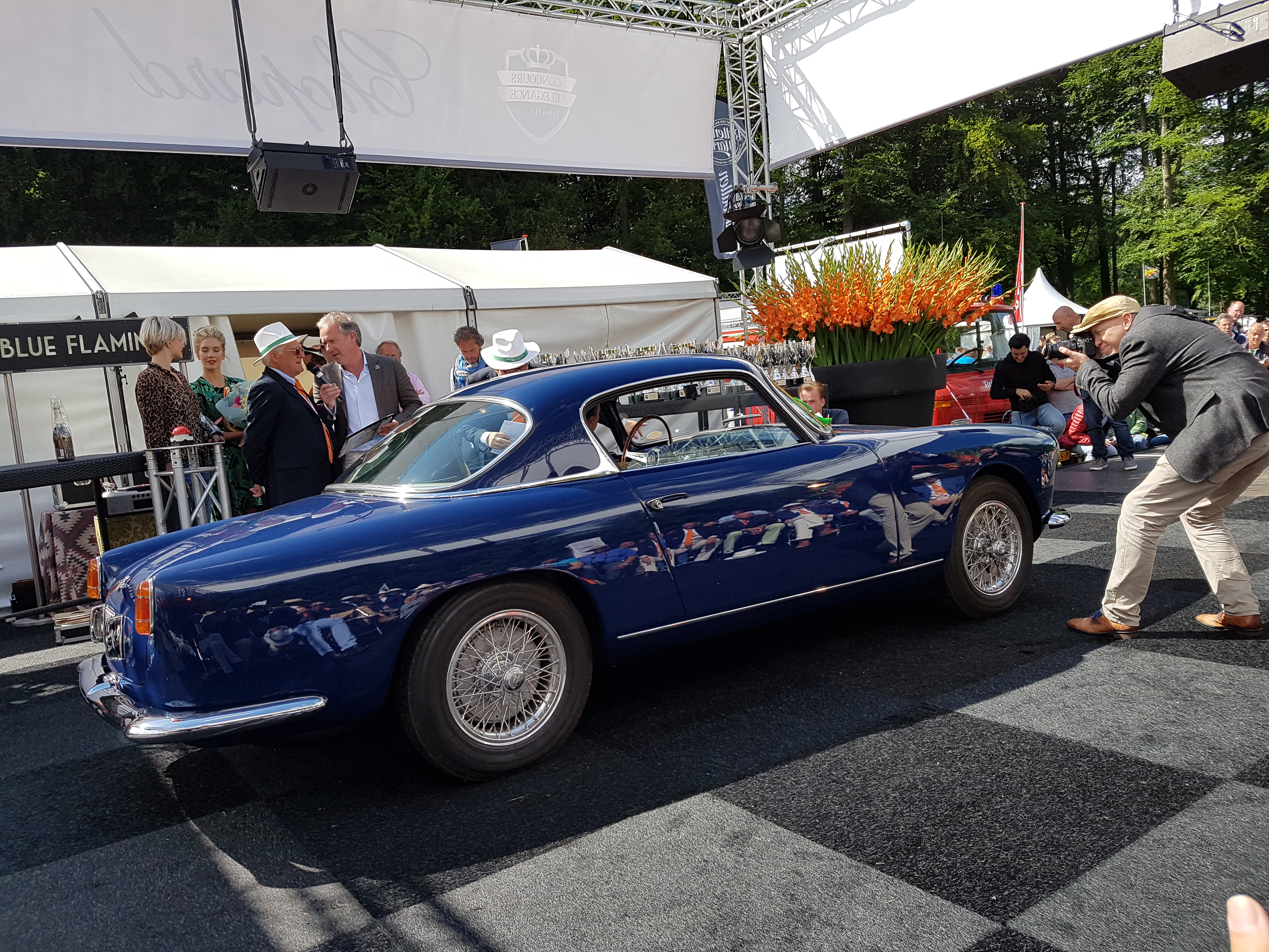 De fraaiste klassiekers uit Nederland en de ons omringende landen kwamen op 1 en 2 juli in de tuin van Paleis het Loo bijeen voor het concours d'lgance.