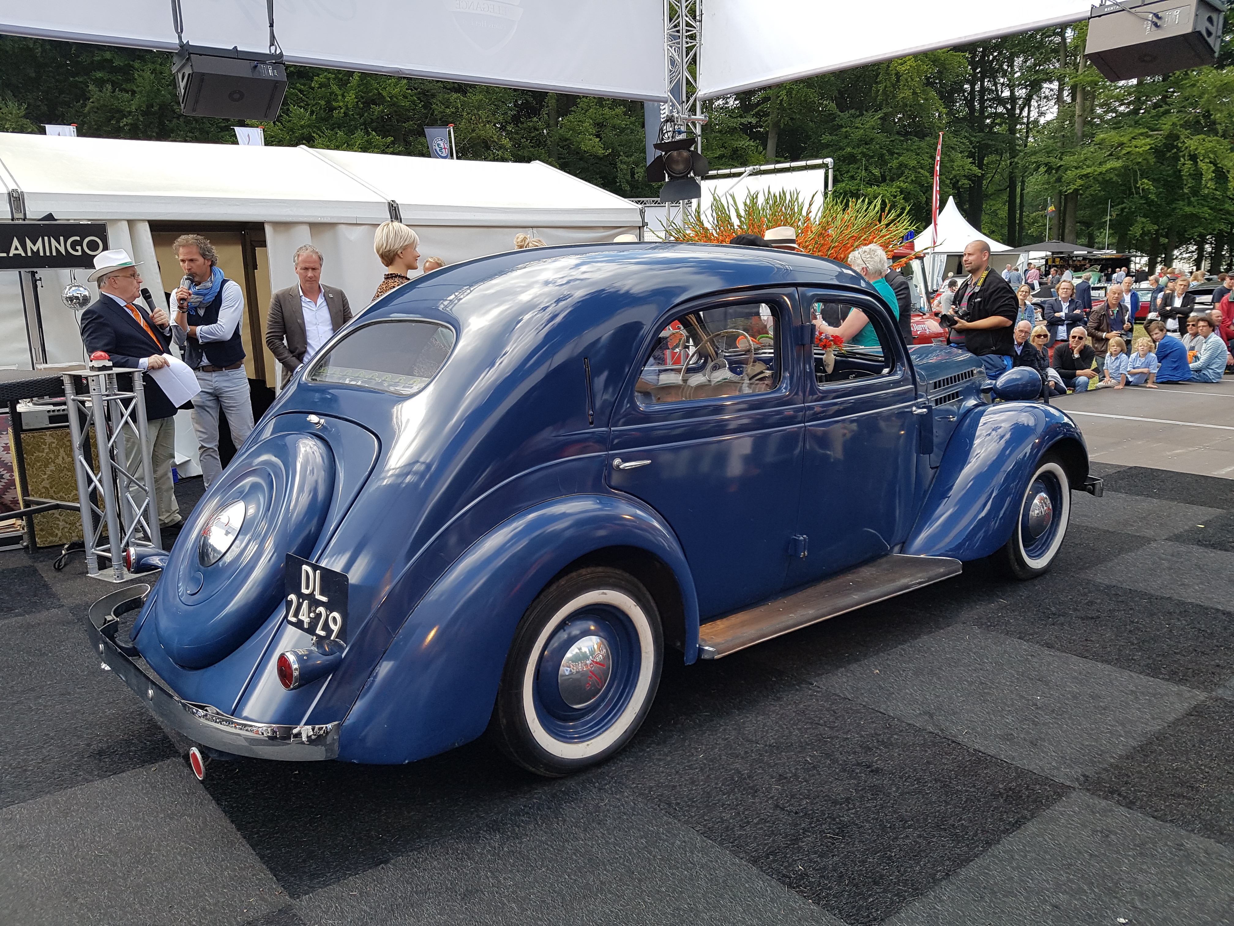 De fraaiste klassiekers uit Nederland en de ons omringende landen kwamen op 1 en 2 juli in de tuin van Paleis het Loo bijeen voor het concours d'lgance.