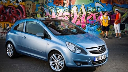 De autoverkopen in de maand mei eindigen in de plus. Reden voor Opel om een toast uit te brengen, want de Corsa voert de verkooplijst als meest verkochte model aan. Tevens blijkt Opel het bestverkocht