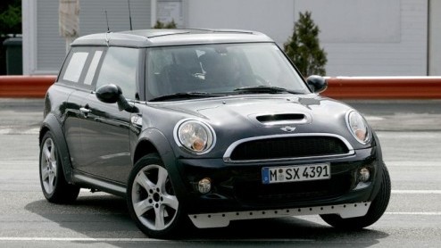 De Mini Crossover concept is de voorbode van de nieuwe Mini SUV, die in de wandelgangen nog als Crossman door het leven gaat. De ontwikkeling van deze nieuwe Brit gaat vrolijk door, getuige de nieuwe 