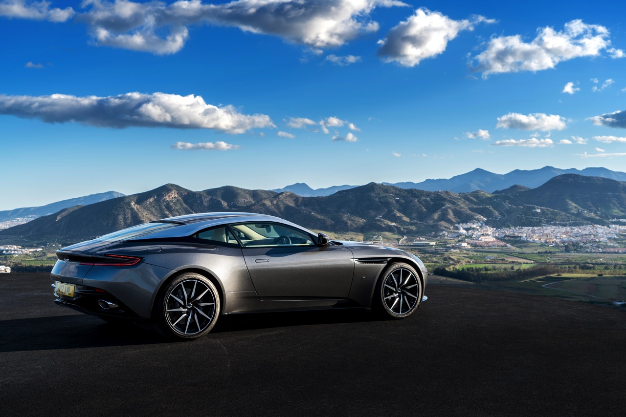 De belangrijkste, lichtste en meest dynamische Aston Martin ooit is de nieuwe DB11.