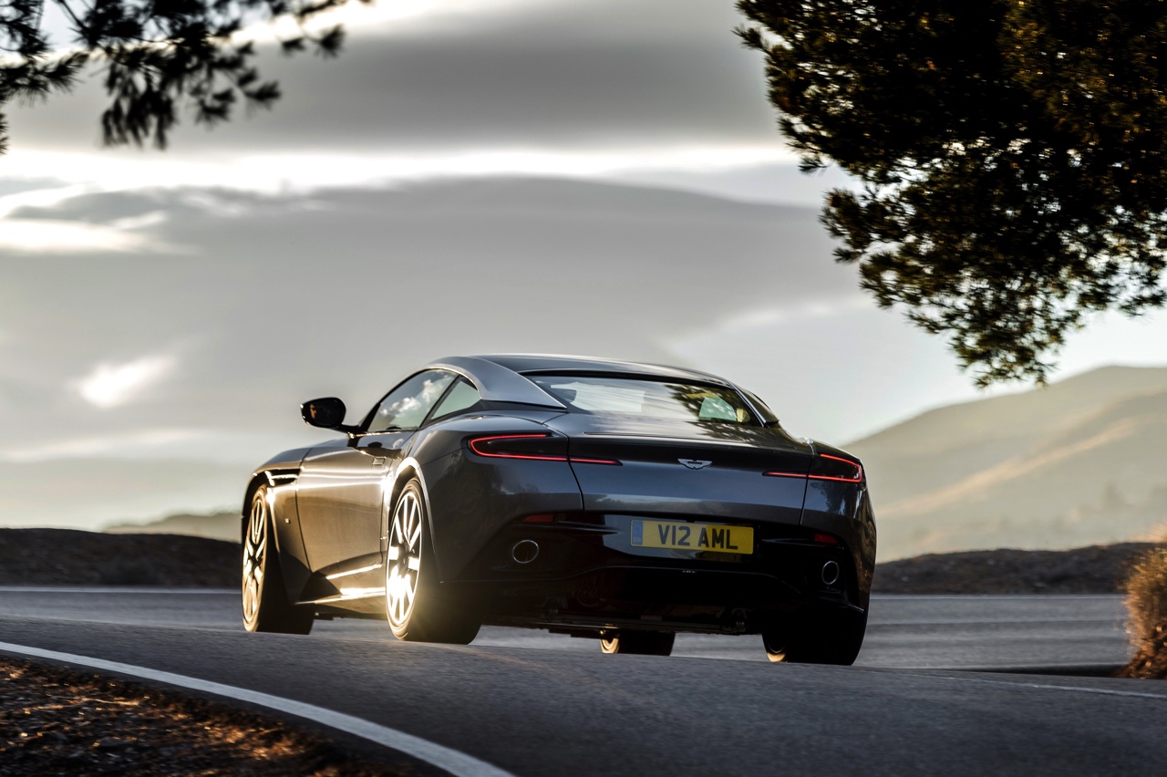 De belangrijkste, lichtste en meest dynamische Aston Martin ooit is de nieuwe DB11.