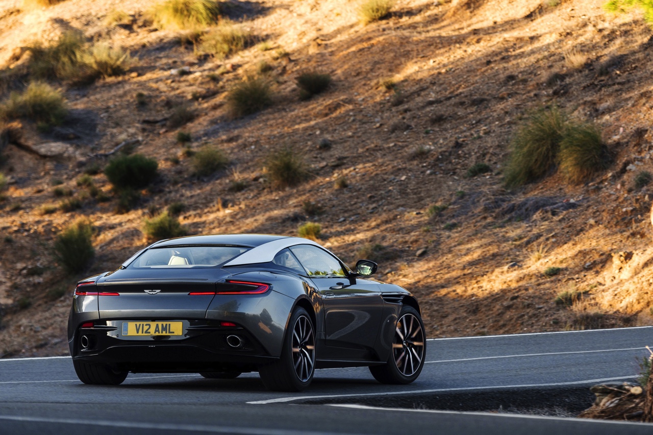 De belangrijkste, lichtste en meest dynamische Aston Martin ooit is de nieuwe DB11.