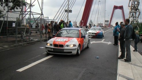 Zondag 20 augustus was de dag dat autoraceminnend Nederland zijn hart op kon halen in Rotterdam bij de Bavaria City Racing. Autovandaag was aanwezig op dit racespektakel en heeft speciaal voor jullie 