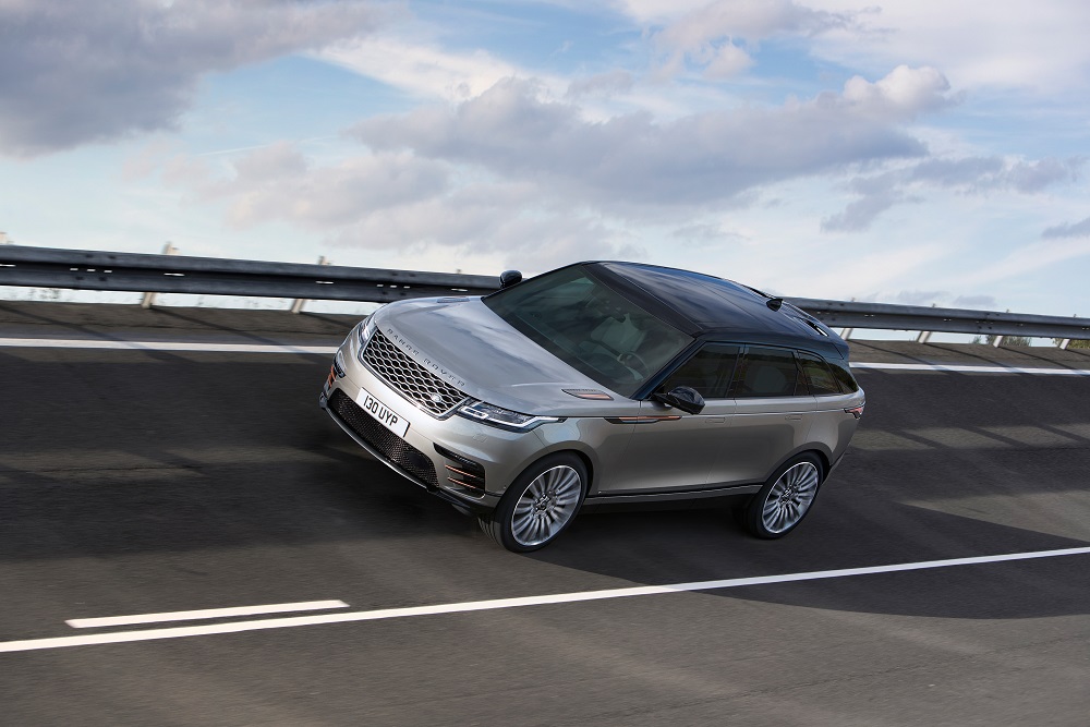 Land Rover heeft de sportieve toevoeging aan het Range Rover-gamma gepresenteerd: de Velar. Net onthuld, maar nu al te bestellen als First Edition.
