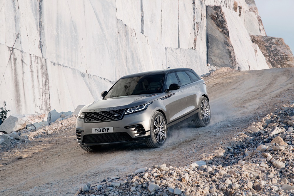 Land Rover heeft de sportieve toevoeging aan het Range Rover-gamma gepresenteerd: de Velar. Net onthuld, maar nu al te bestellen als First Edition.