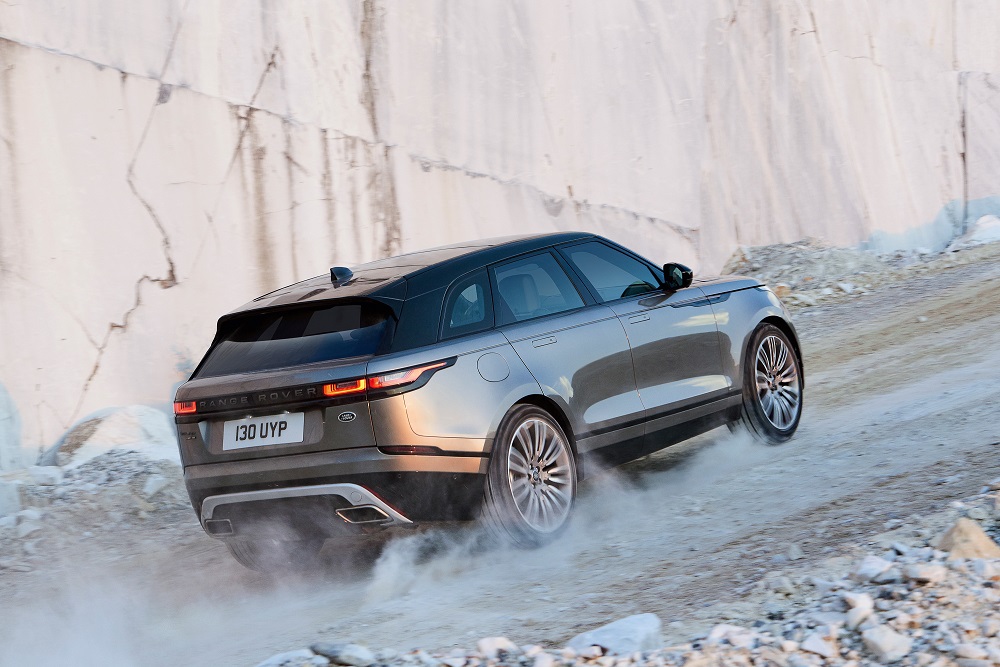 Land Rover heeft de sportieve toevoeging aan het Range Rover-gamma gepresenteerd: de Velar. Net onthuld, maar nu al te bestellen als First Edition.