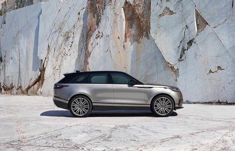 Land Rover heeft de sportieve toevoeging aan het Range Rover-gamma gepresenteerd: de Velar. Net onthuld, maar nu al te bestellen als First Edition.