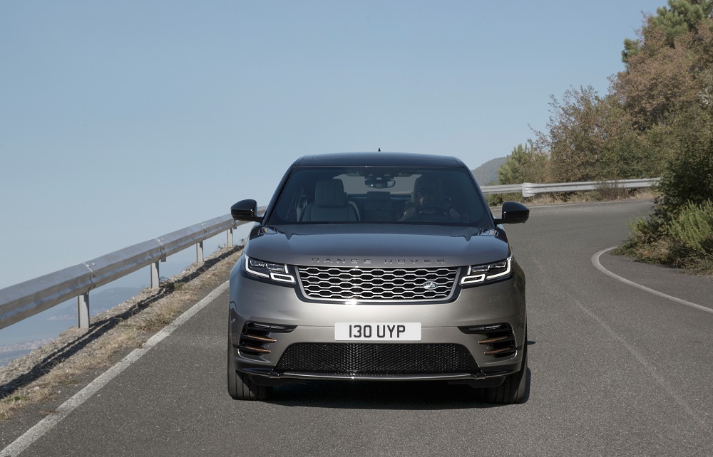 Land Rover heeft de sportieve toevoeging aan het Range Rover-gamma gepresenteerd: de Velar. Net onthuld, maar nu al te bestellen als First Edition.