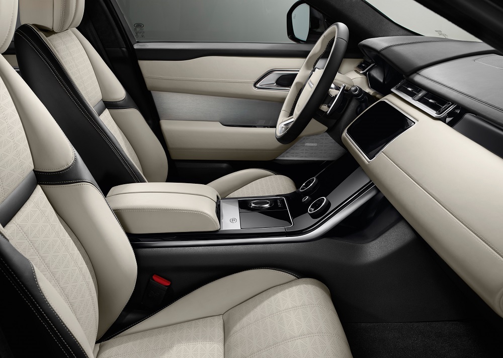 Land Rover heeft de sportieve toevoeging aan het Range Rover-gamma gepresenteerd: de Velar. Net onthuld, maar nu al te bestellen als First Edition.