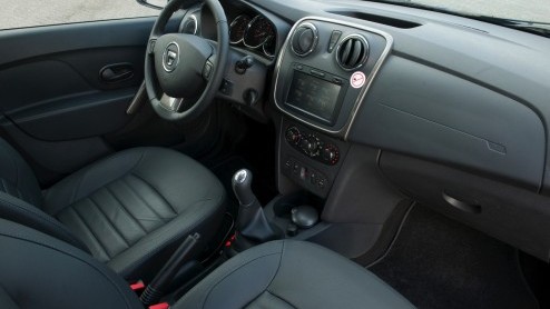 Autotest Dacia Logan MCV TCe90. De Dacia Logan MCV is terug. Nog steeds heel ruim maar nu een vijfzitter. Prijs nog altijd heel scherp gezien ruimte-aanbod. Veel zuiniger en stiller.