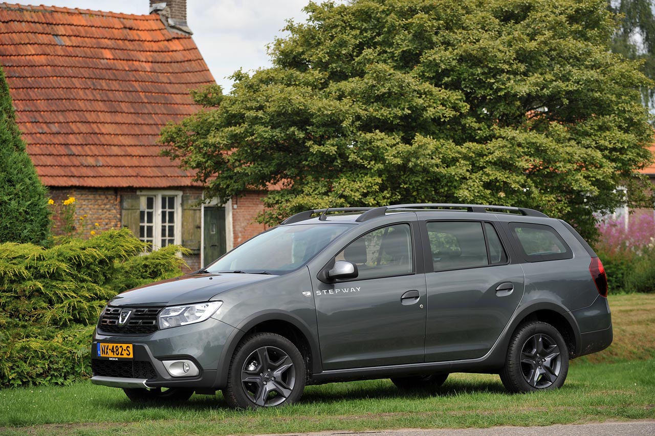Dacia maakt eindelijk het Stepway aanbod compleet met de Logan MCV Stepway. Stoer hoog op de poten, veel binnenruimte en moderne technieken maken deze auto zeer aantrekkelijk.