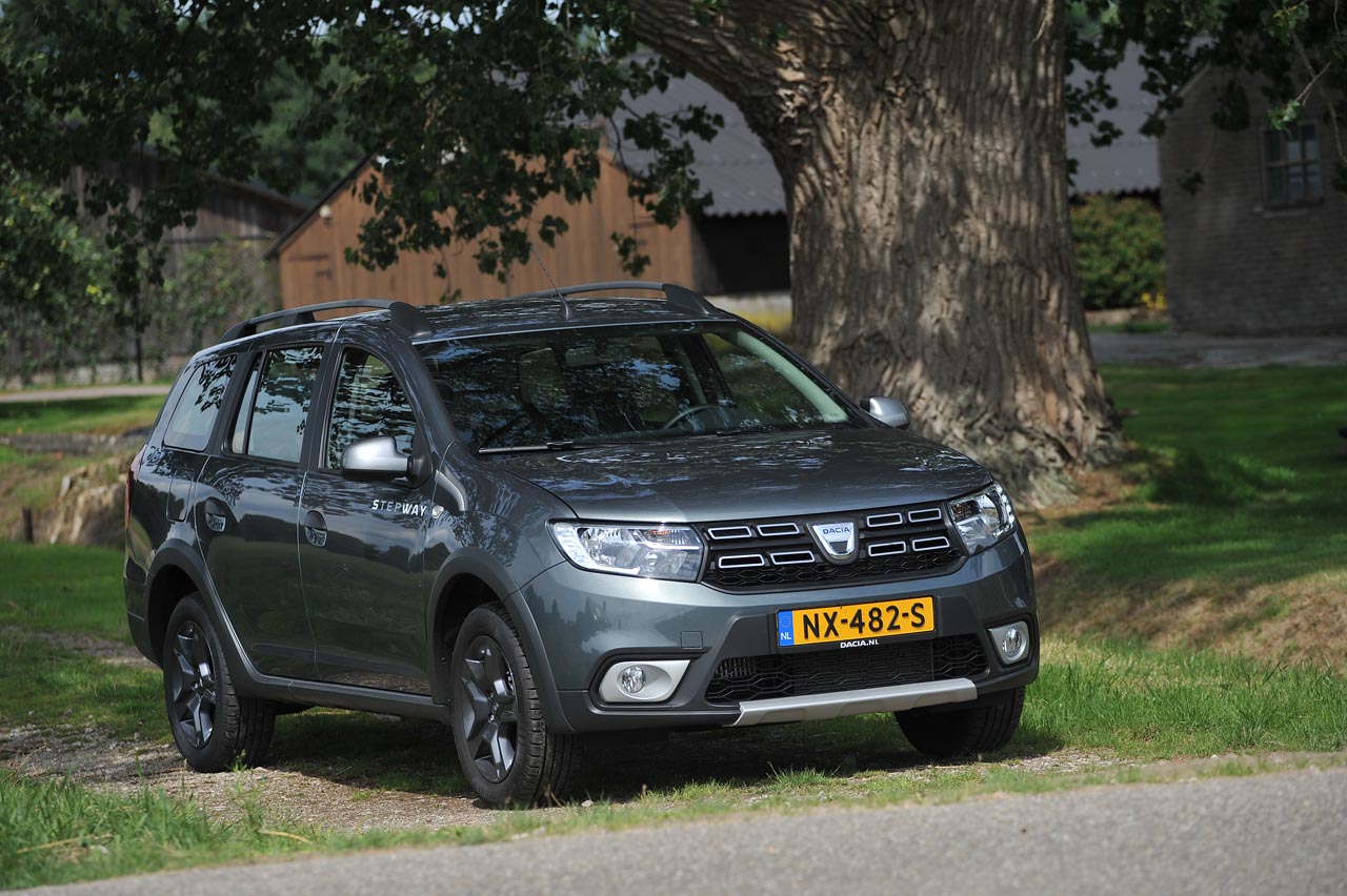Dacia maakt eindelijk het Stepway aanbod compleet met de Logan MCV Stepway. Stoer hoog op de poten, veel binnenruimte en moderne technieken maken deze auto zeer aantrekkelijk.