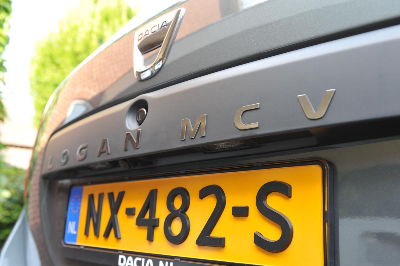 Dacia maakt eindelijk het Stepway aanbod compleet met de Logan MCV Stepway. Stoer hoog op de poten, veel binnenruimte en moderne technieken maken deze auto zeer aantrekkelijk.