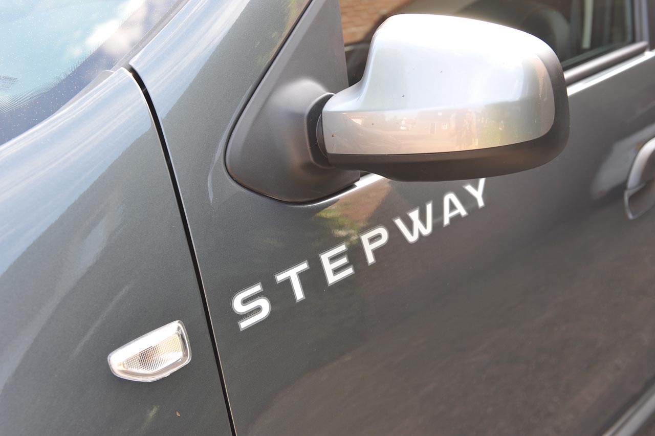 Dacia maakt eindelijk het Stepway aanbod compleet met de Logan MCV Stepway. Stoer hoog op de poten, veel binnenruimte en moderne technieken maken deze auto zeer aantrekkelijk.