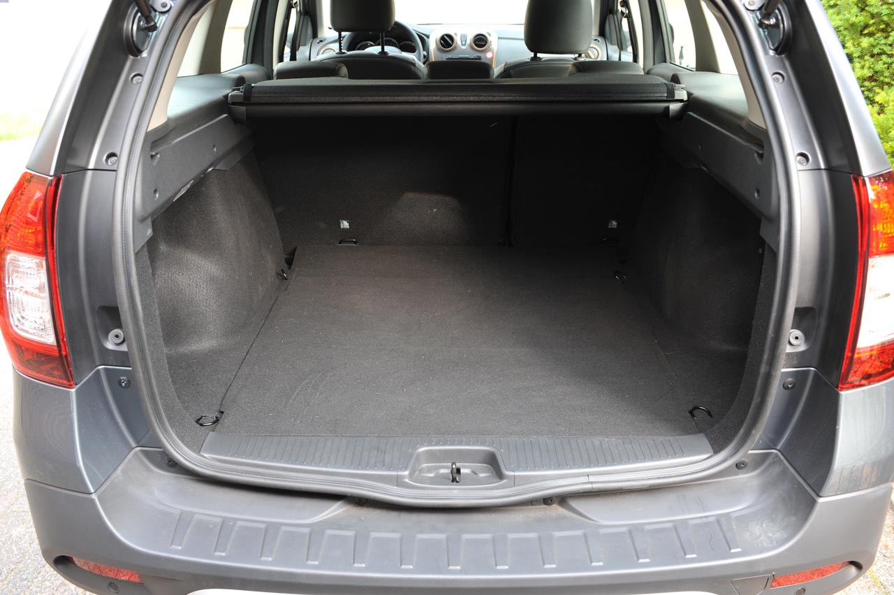 Dacia maakt eindelijk het Stepway aanbod compleet met de Logan MCV Stepway. Stoer hoog op de poten, veel binnenruimte en moderne technieken maken deze auto zeer aantrekkelijk.