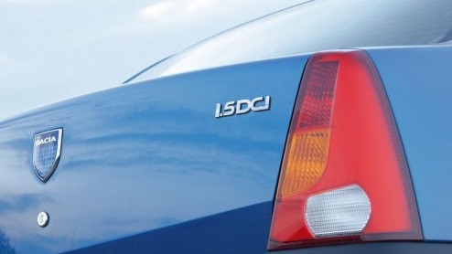 Het is de goedkoopste dieselauto op de Nederlandse markt, de Dacia Logan 1.5 dCi. Hij staat al vanaf 13.495 euro voor uw deur. En deze Roemeense Renault is ook nog eens lekker goedkoop te rijden.
