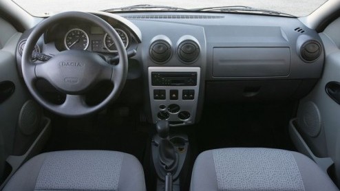 Het is de goedkoopste dieselauto op de Nederlandse markt, de Dacia Logan 1.5 dCi. Hij staat al vanaf 13.495 euro voor uw deur. En deze Roemeense Renault is ook nog eens lekker goedkoop te rijden.