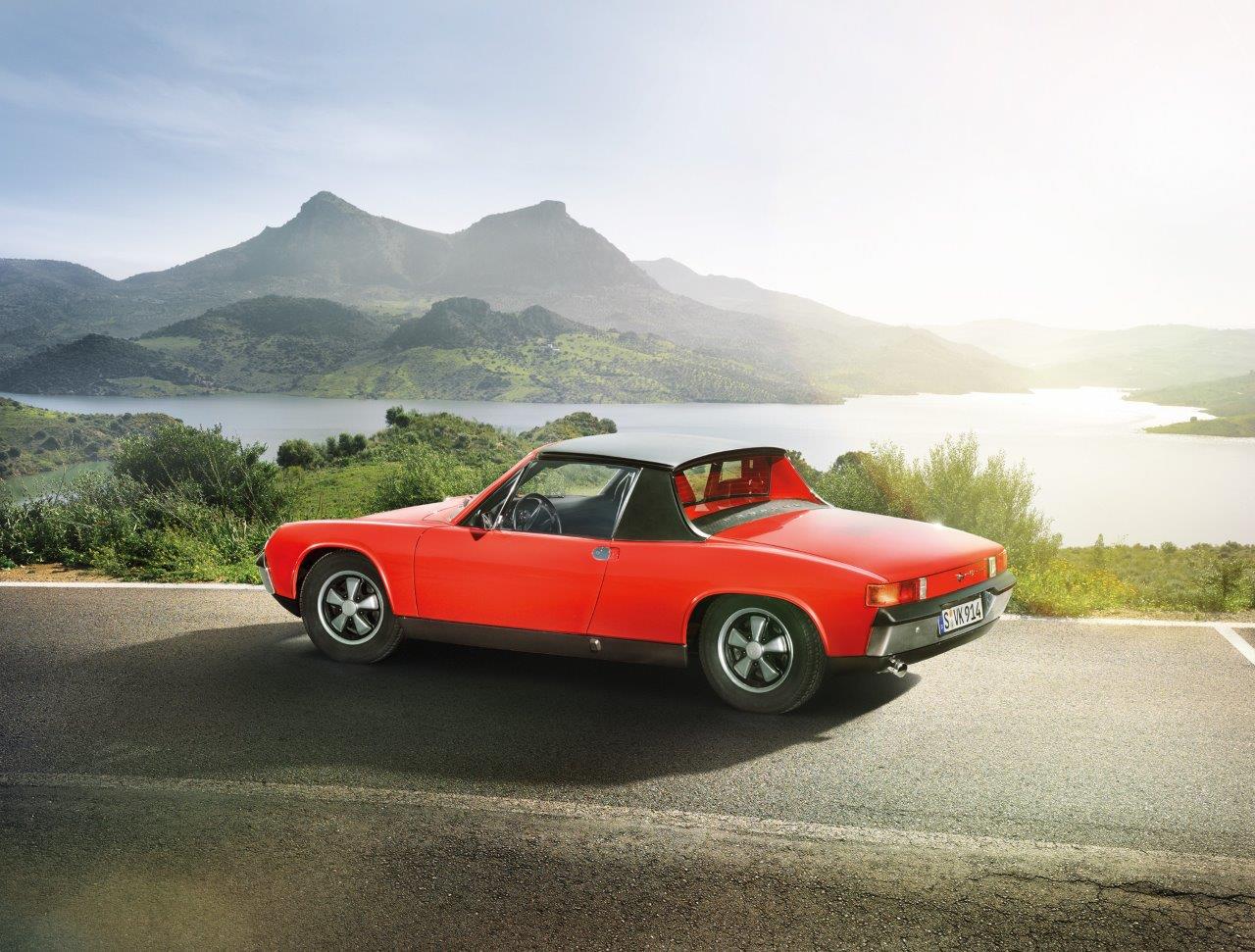 Het is de dag van de autonamen en Porsche haalt hiervan enkele voorbeelden aan.