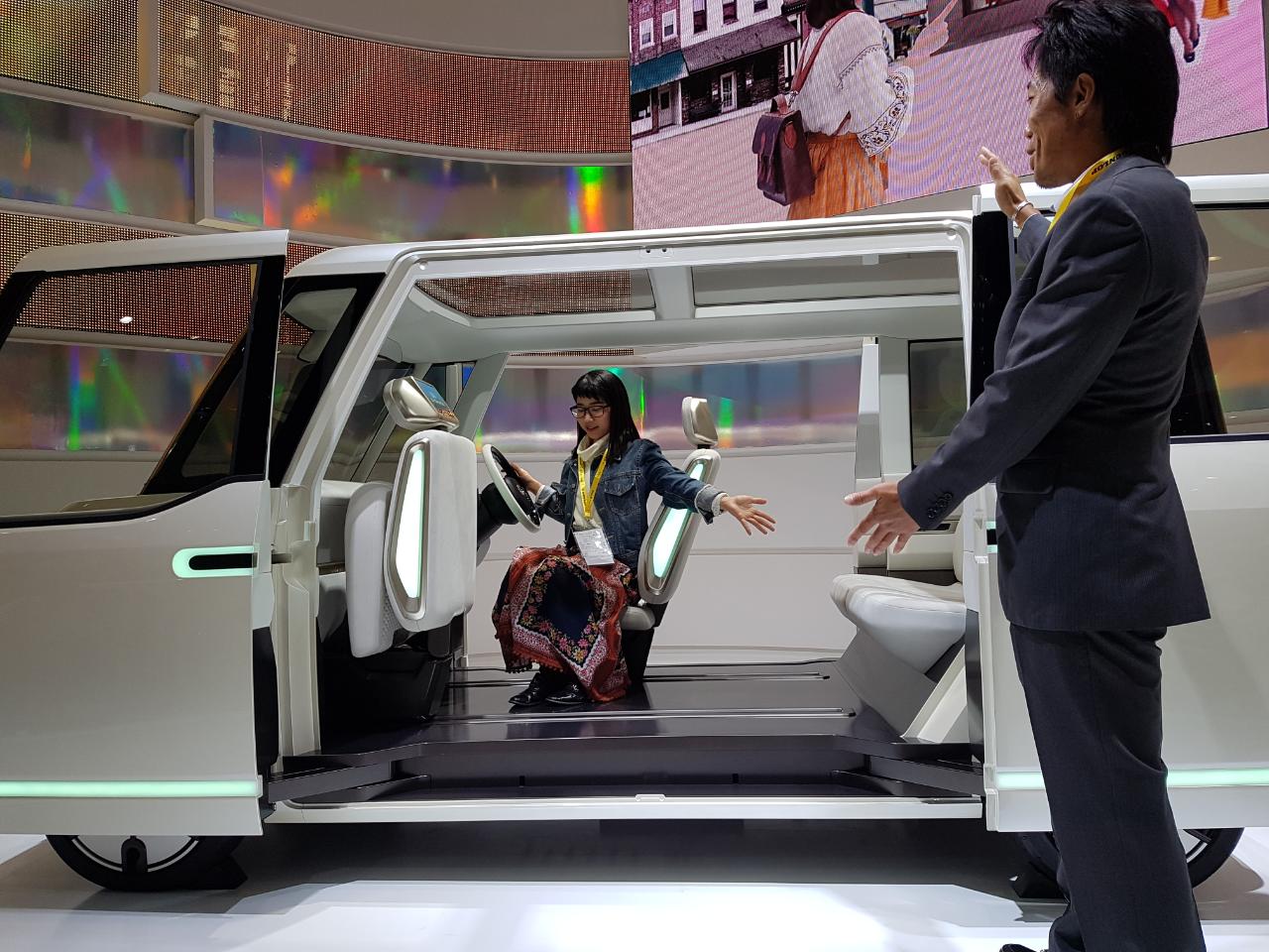 Ondanks dat Daihatsu niet meer in Europa te koop is laat het merk in Tokyo opnieuw zien waar het sterk in is, compact ruimtegebruik.