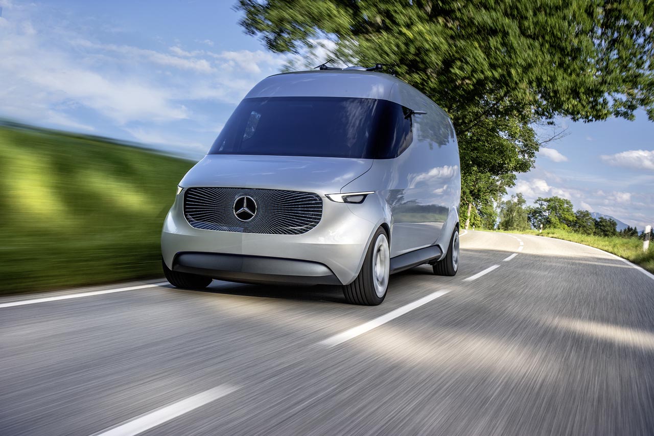 Daimler voorziet ontwikkelingen op verschillende aandrijflijnen, elektrisch, hybride, accu, brandstofcel en verbrandingsmotor.