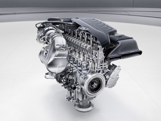Daimler voorziet ontwikkelingen op verschillende aandrijflijnen, elektrisch, hybride, accu, brandstofcel en verbrandingsmotor.