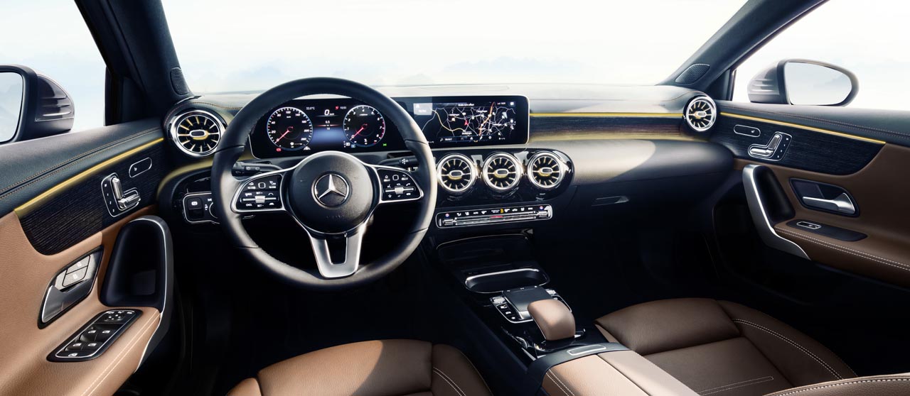 Mercedes lanceert binnenkort de nieuwe A-klasse. De eerste foto's betreffen het interieur met een bijzonder instrumentarium.