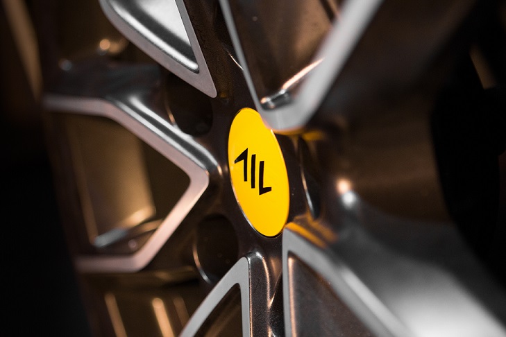 De Amber One is volgens de makers de ideale deelauto en is onderdeel van een ambitieus en uitgebreid autodeelproject. Er zijn echter een aantal kanttekeningen.