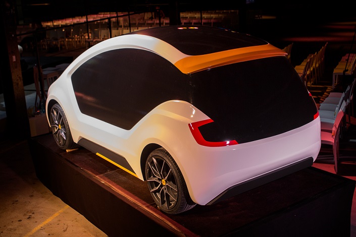 De Amber One is volgens de makers de ideale deelauto en is onderdeel van een ambitieus en uitgebreid autodeelproject. Er zijn echter een aantal kanttekeningen.