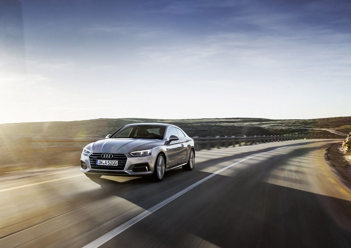 Na bijna tien jaar krijgt de A5 een tweede generatie. Volgens Audi-traditie presenteert de nieuweling zich als een evolutie van zijn voorganger. AutoVandaag zocht uit hoe de nieuwe coup? bevalt.
