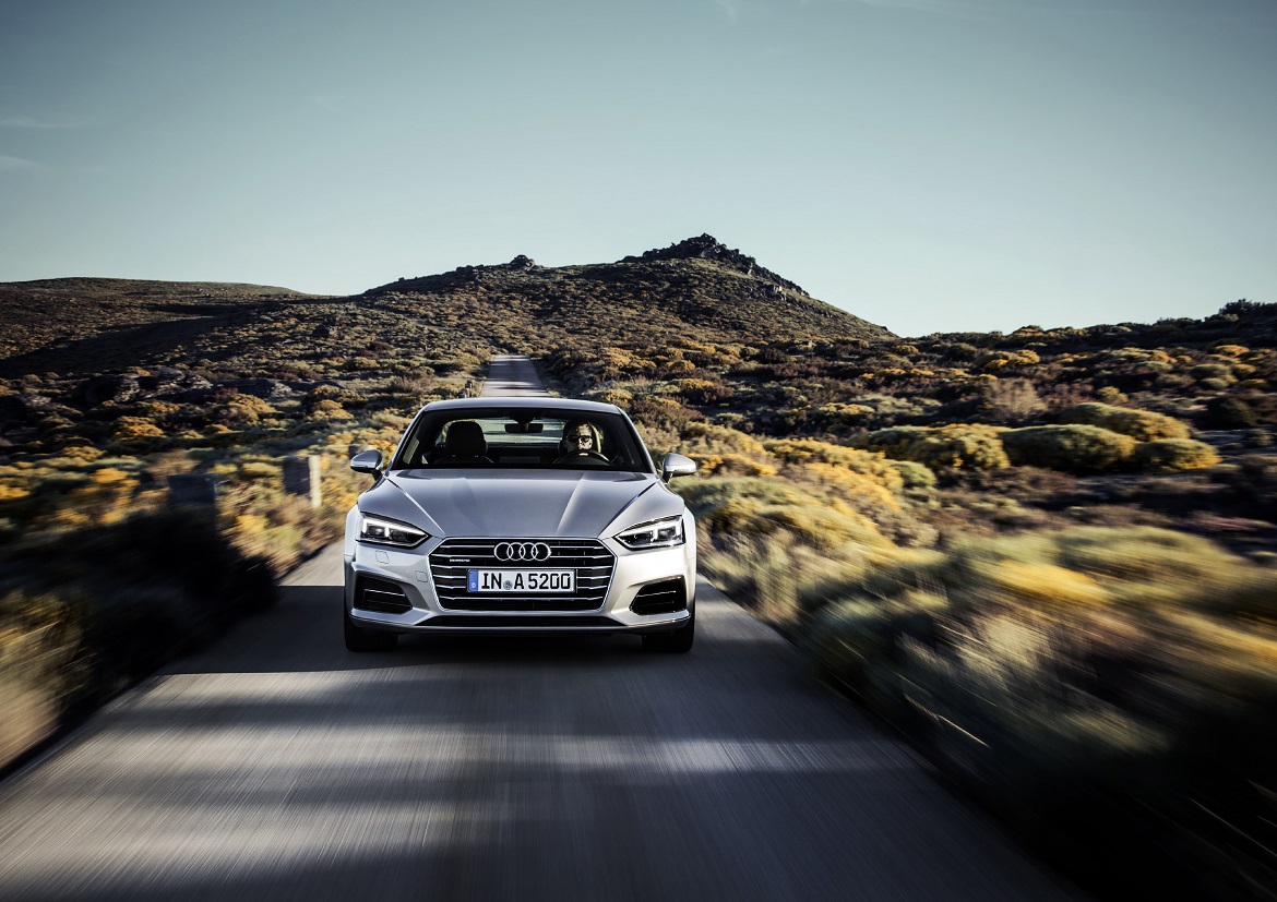 Na bijna tien jaar krijgt de A5 een tweede generatie. Volgens Audi-traditie presenteert de nieuweling zich als een evolutie van zijn voorganger. AutoVandaag zocht uit hoe de nieuwe coup? bevalt.