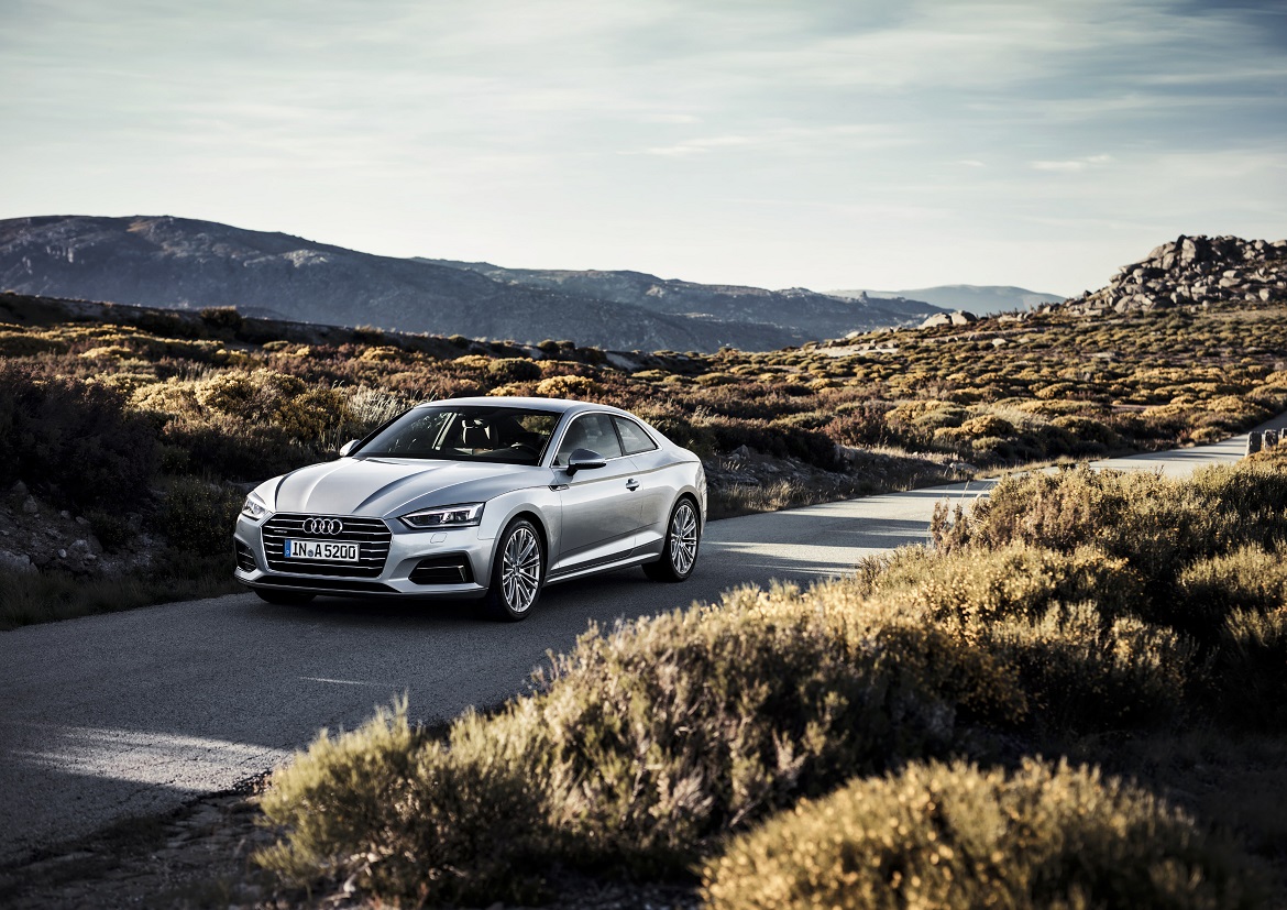Na bijna tien jaar krijgt de A5 een tweede generatie. Volgens Audi-traditie presenteert de nieuweling zich als een evolutie van zijn voorganger. AutoVandaag zocht uit hoe de nieuwe coup? bevalt.