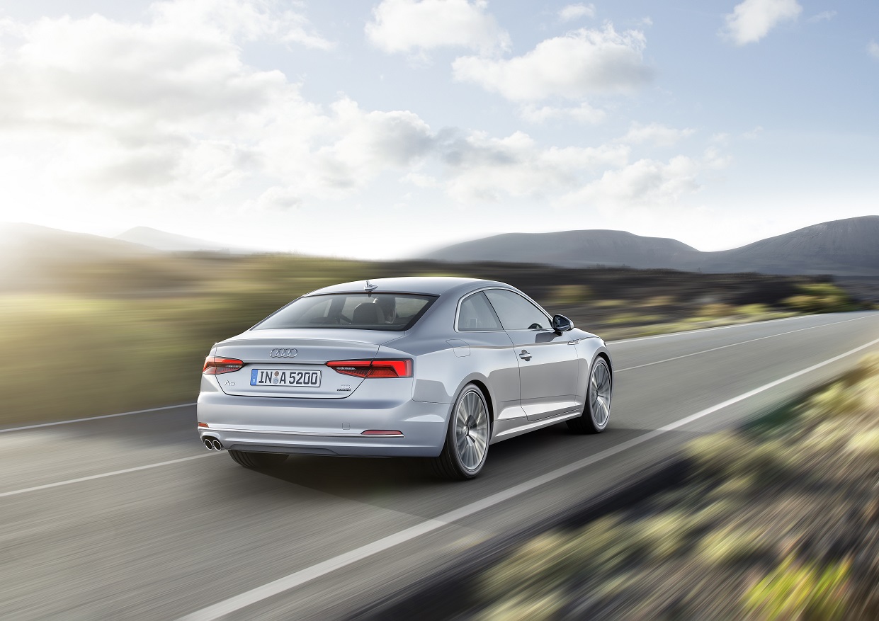 Na bijna tien jaar krijgt de A5 een tweede generatie. Volgens Audi-traditie presenteert de nieuweling zich als een evolutie van zijn voorganger. AutoVandaag zocht uit hoe de nieuwe coup? bevalt.