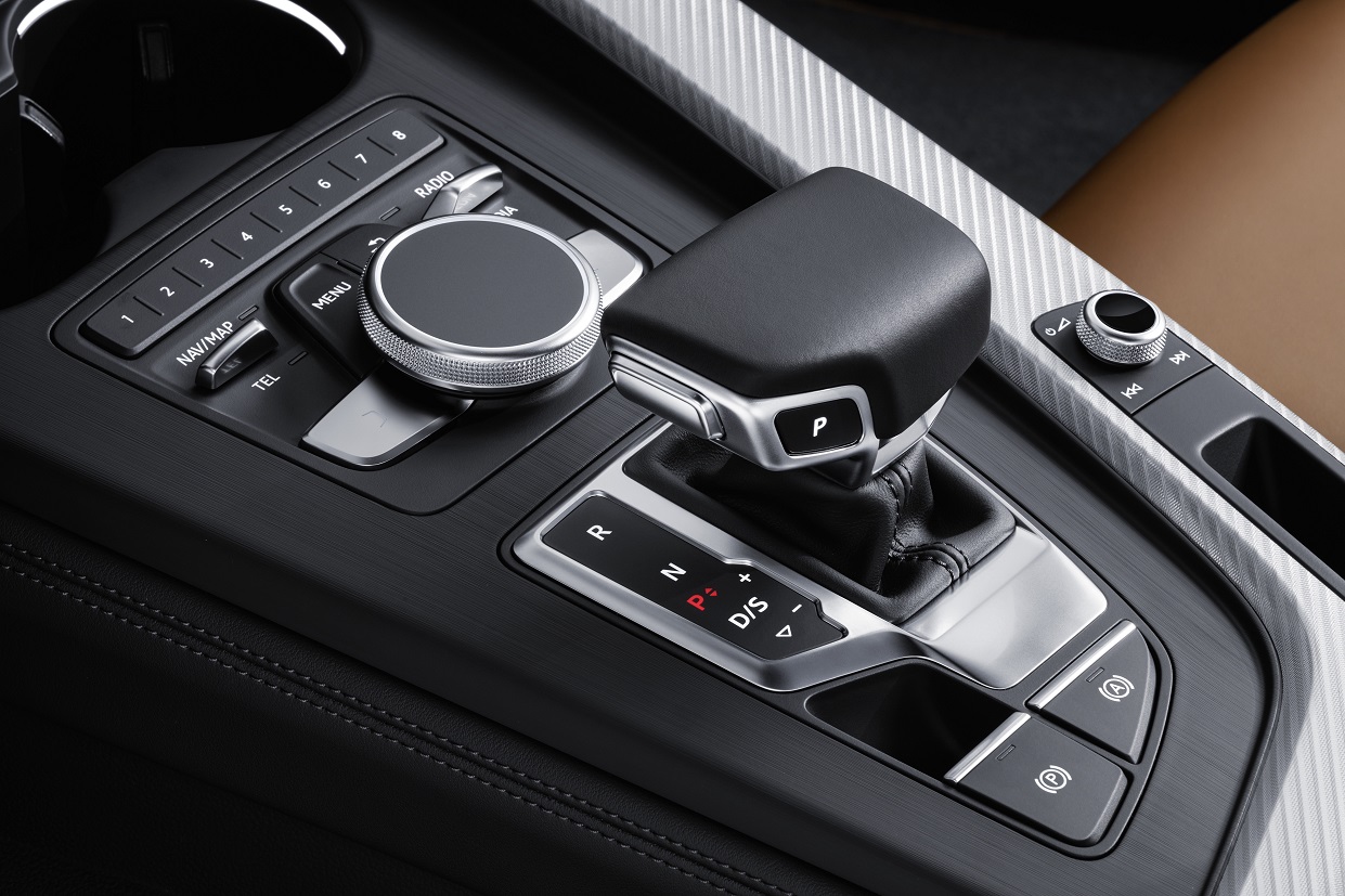 Na bijna tien jaar krijgt de A5 een tweede generatie. Volgens Audi-traditie presenteert de nieuweling zich als een evolutie van zijn voorganger. AutoVandaag zocht uit hoe de nieuwe coup? bevalt.