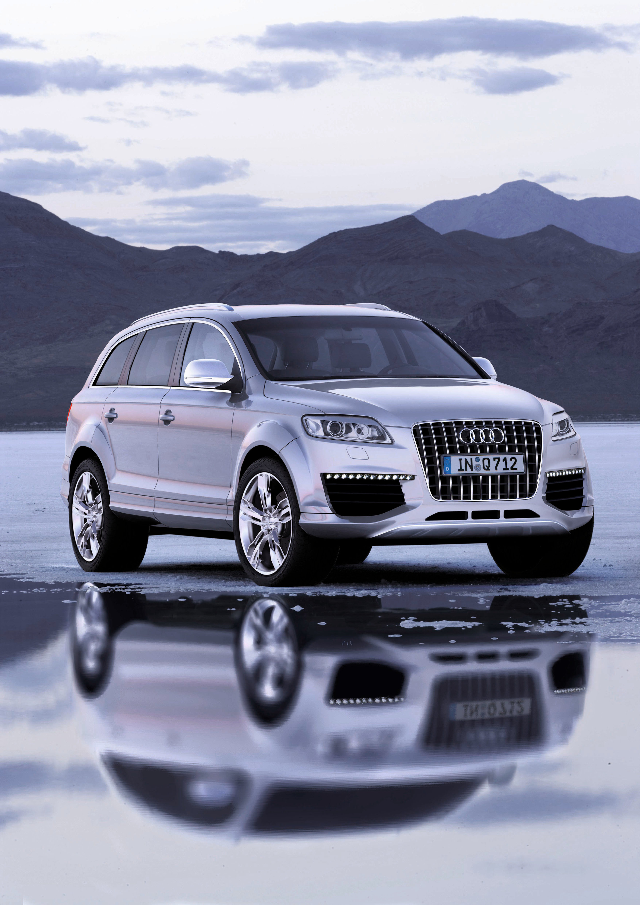 De Audi SQ7 is met zijn 4.0 TDI V8 sneller (maar niet krachtiger) dan de Audi Q7 6.0 V12 TDI. En zijn prijs is al helemaal een lachtertje.